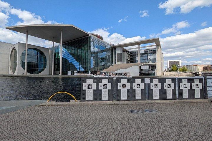 Tour exprés por el distrito gubernamental más visita al Reichstag con su cúpula
