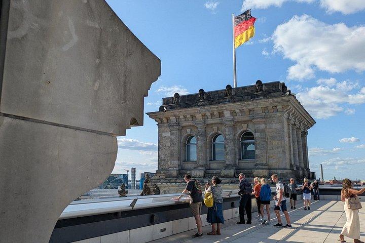 Tour exprés por el distrito gubernamental más visita al Reichstag con su cúpula
