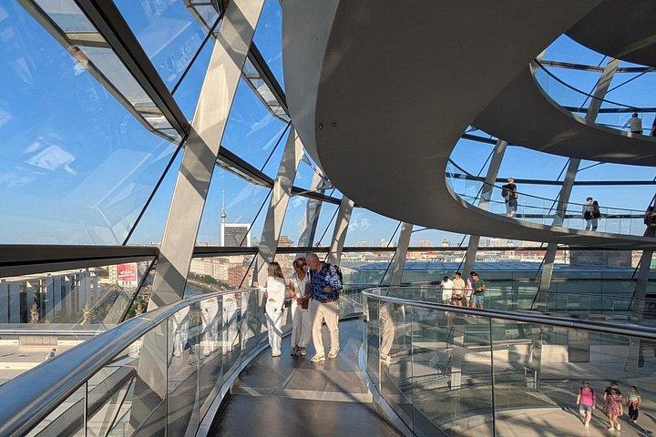 Tour exprés por el distrito gubernamental más visita al Reichstag con su cúpula