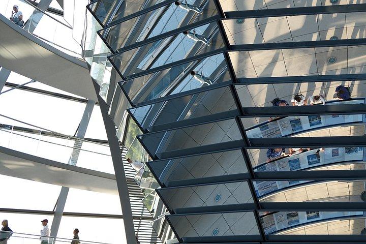 Tour exprés por el distrito gubernamental más visita al Reichstag con su cúpula