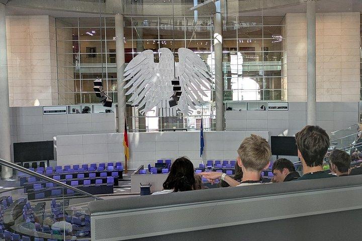 Tour exprés por el distrito gubernamental más visita al Reichstag con su cúpula