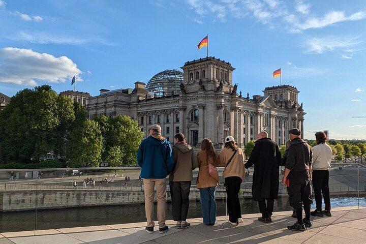 Recorrido por los lugares de la democracia en el Distrito Gubernamental desde Futurium