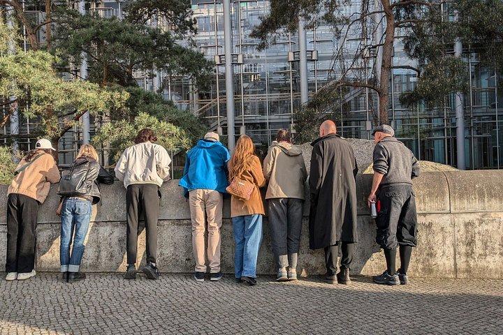 Rondleiding langs plekken van democratie in het regeringsdistrict van Futurium