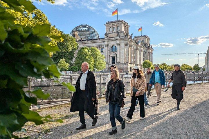 Rondleiding langs plekken van democratie in het regeringsdistrict van Futurium
