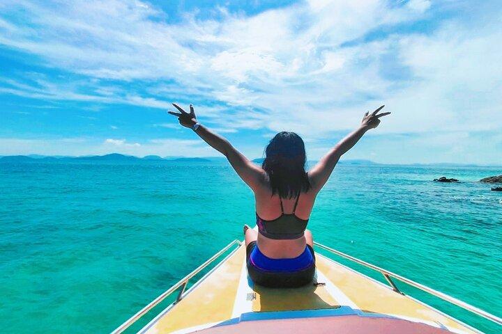 プーケットからスピードボートで行くヤオノイと香港日帰り旅行
