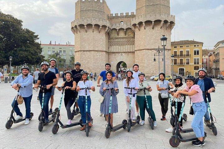 Tour privato Città delle Arti e delle Scienze E-scooter