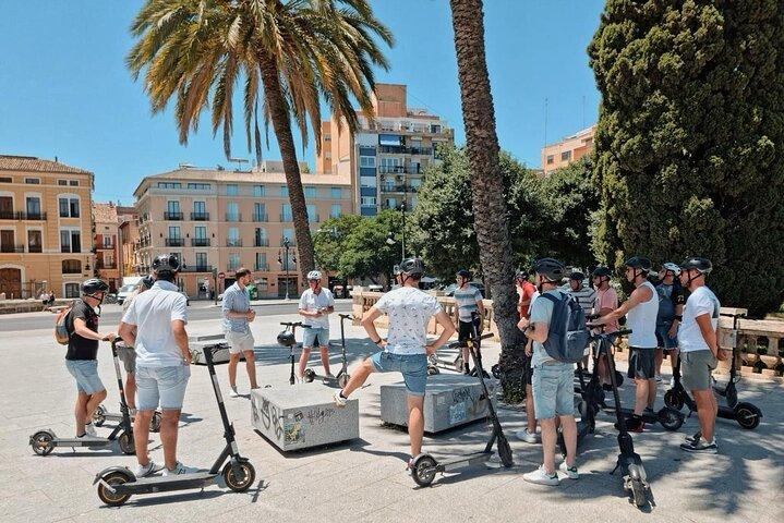 Tour privato Città delle Arti e delle Scienze E-scooter