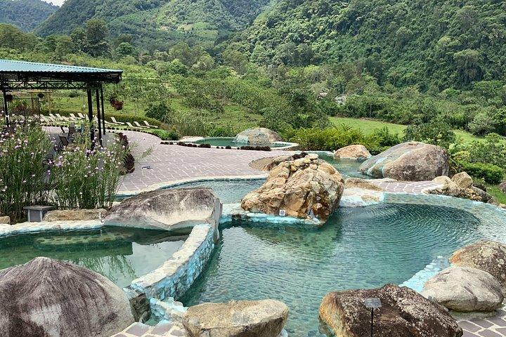イラズ火山とハシエンダ・オロシ温泉：プライベートツアー
