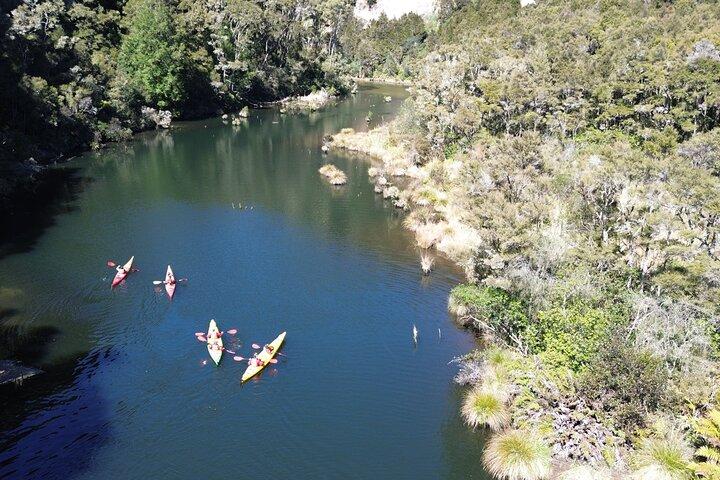 Hidden Lake Kayak Tour na jóia secreta de Taupō