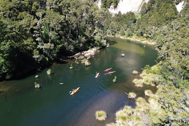 Hidden Lake Kayak Tour na jóia secreta de Taupō
