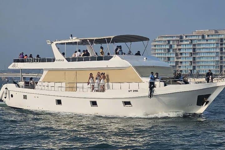 Luxury Shared Yacht Tour in Dubai Marina with Food