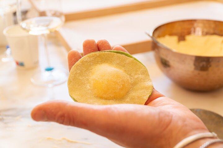 Cook & Dine in Rome : ピザ、ラヴィオリ、イタリア語デザート(ワイン付き)