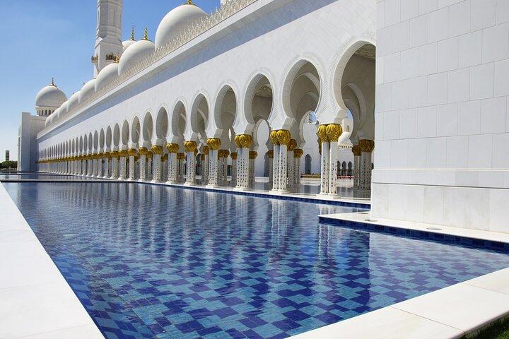 Abu Dhabi City Tour med Qasr Al Watan og Louvre Museum Besøg