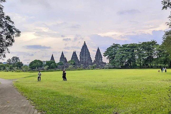 プントゥク・セトゥンブ寺院、ボロブドゥール寺院、プランバナン寺院の日の出