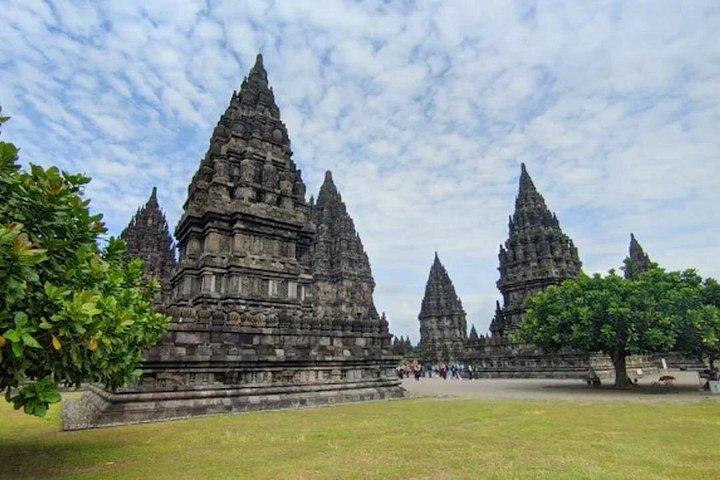 プントゥク・セトゥンブ寺院、ボロブドゥール寺院、プランバナン寺院の日の出