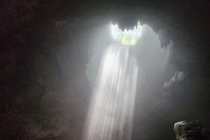 Tour di un giorno a Yogyakarta: Grotta di Jomblang e giro in gondola sulla spiaggia di Timang