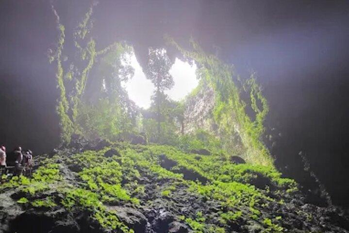 Tour di un giorno a Yogyakarta: Grotta di Jomblang e giro in gondola sulla spiaggia di Timang