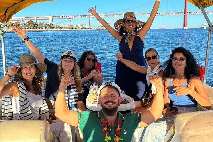 Lisbon Bachelor Party Boat : Live DJ, drinkar och solnedgångsvibbar