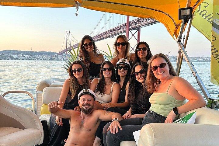 Lisbon Bachelor Party Boat : ライブDJ、ドリンク＆サンセットバイブス