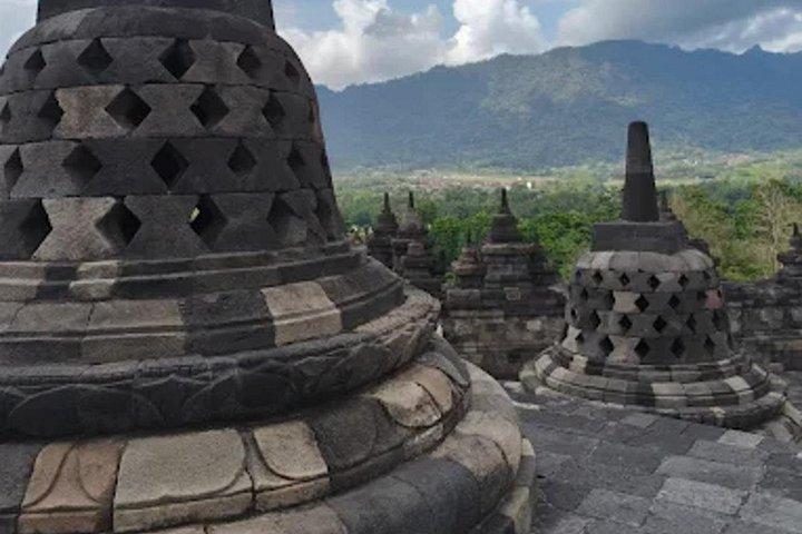 プントゥク・セトゥンブ寺院、ボロブドゥール寺院、プランバナン寺院の日の出