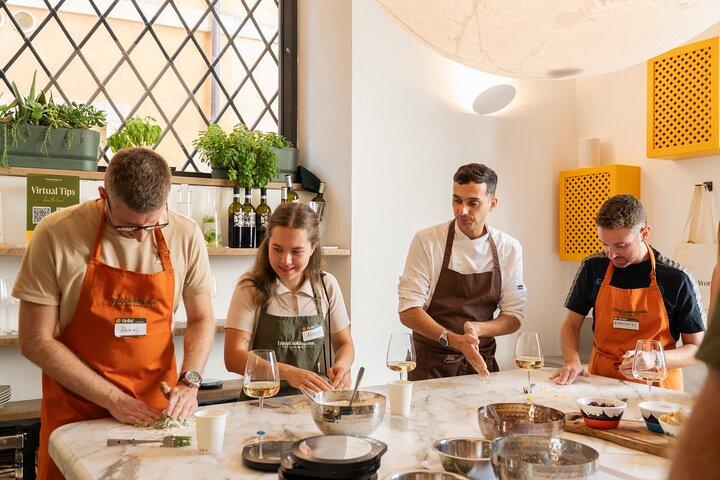 Cook & Dine in Rome : ピザ、ラヴィオリ、イタリア語デザート(ワイン付き)