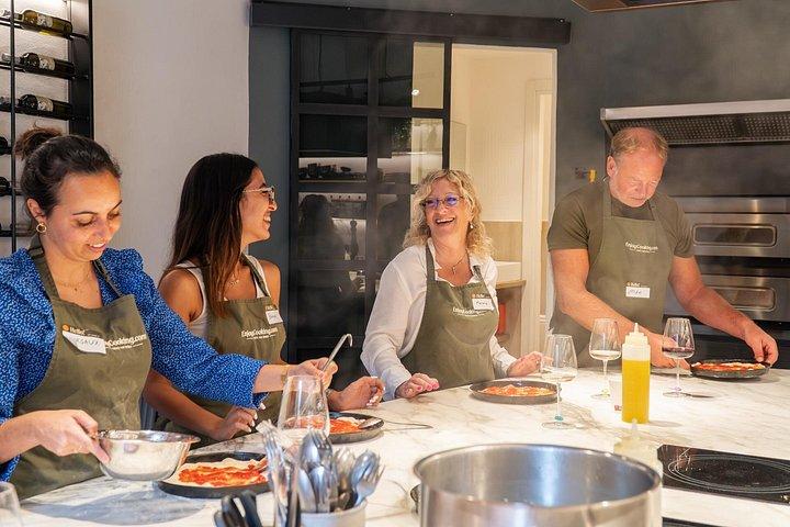Cook & Dine in Rome : ピザ、ラヴィオリ、イタリア語デザート（ワイン付き）