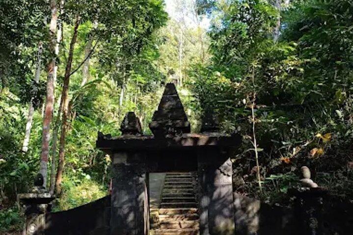 Tagestour nach Nepal Van Java & Selogriyo Tempel von Yogyakarta