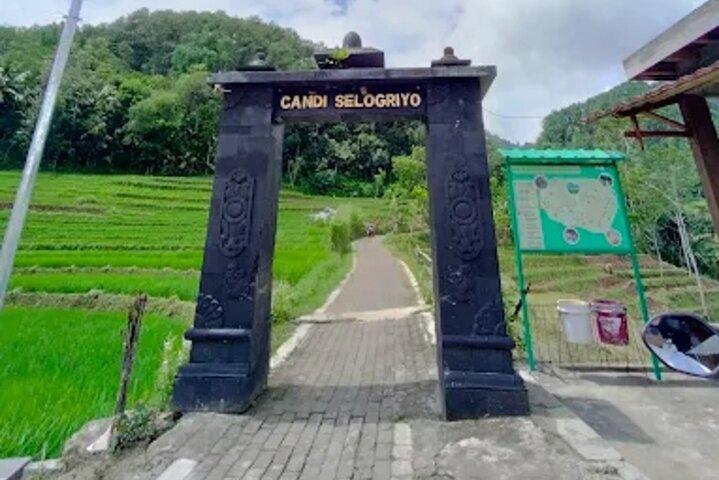 Tagestour nach Nepal Van Java & Selogriyo Tempel von Yogyakarta