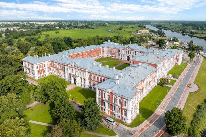 Pequeno Grupo - Colina das Cruzadas, Jelgava e Jurmala / 2 Países