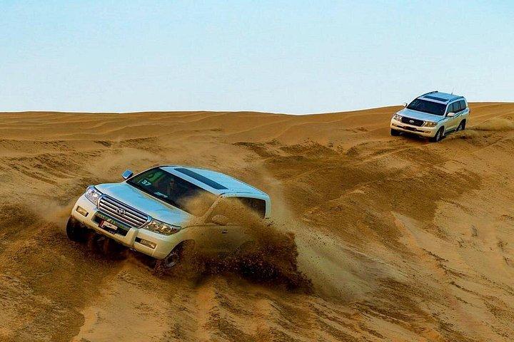 プライベートナイトデザートサファリ、デューンバッシング、ラクダ乗り、たき火