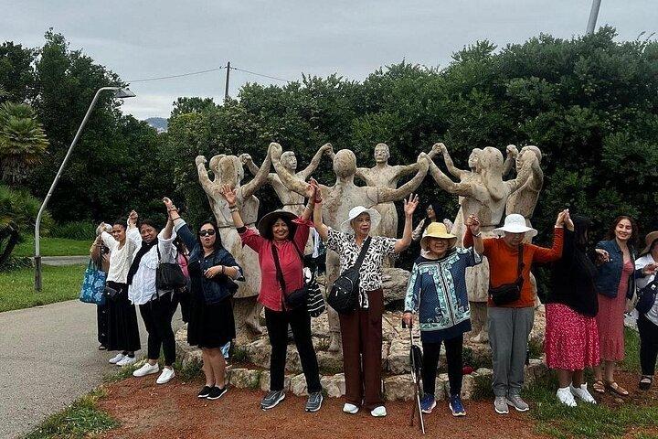 バルセロナ旧市街ケーブルカーモンジュイック城観光日帰りツアー