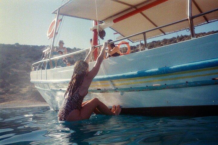 ナクソス：パネルモスからリナ洞窟へのプライベート伝統的なボート旅行