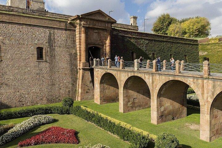 Barcelona Gamla Stan Linbana Montjuic Slott Naturskön dagstur
