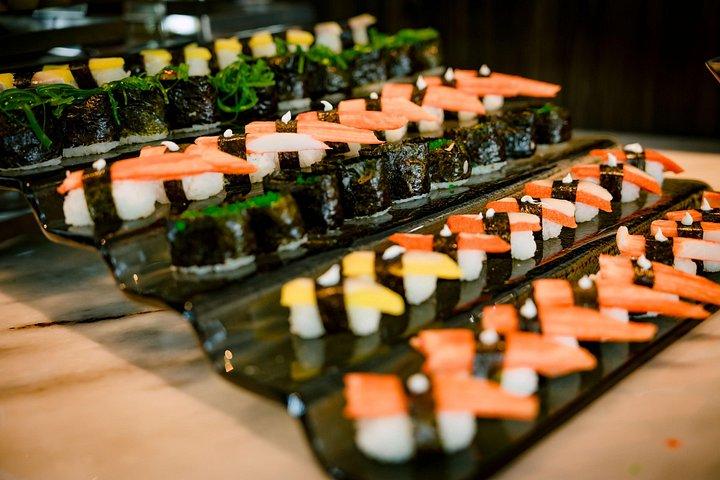 ルナ5-スタークルーズハロン湾、ビュッフェランチとサンデッキパーティー付き