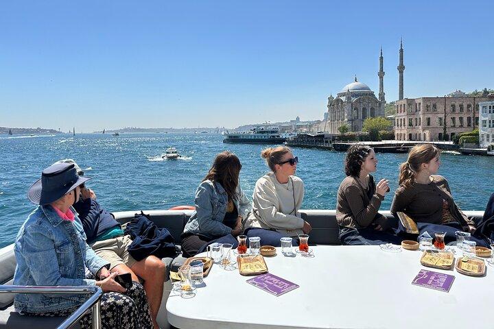 Bosphorus Cruise on Luxury Yacht with Live Guide & Asian Stop