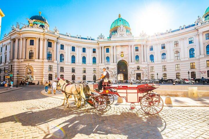 Praag naar Wenen - privétransfer met 2 uur sightseeing