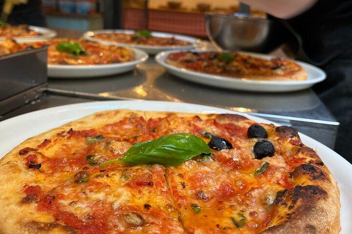Clase de cocina guiada para grupos pequeños de pizza y helado de Florencia de 2 horas