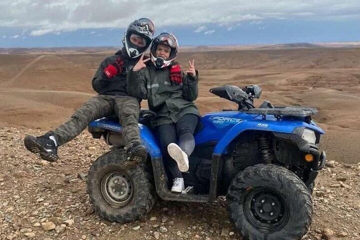 Esperienza nel deserto di Agafay con Camel Ride Quad e Dinner Show