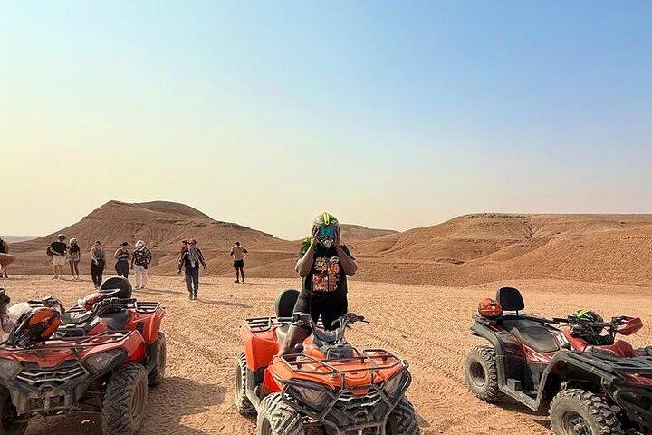 Esperienza nel deserto di Agafay con Camel Ride Quad e Dinner Show
