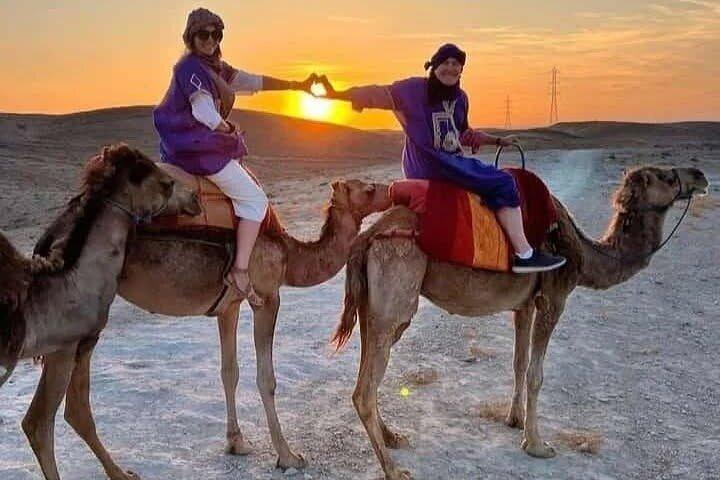 Esperienza nel deserto di Agafay con Camel Ride Quad e Dinner Show