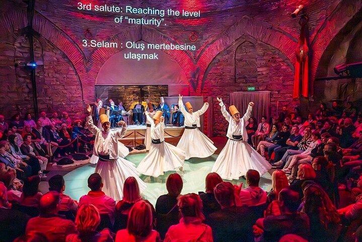 Whirling Dervishes Show på Hodjapasha Cultural Center i Istanbul