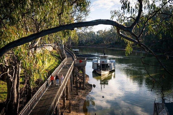 Murray River Echuca Wharf to Winery Experience | Private Tour