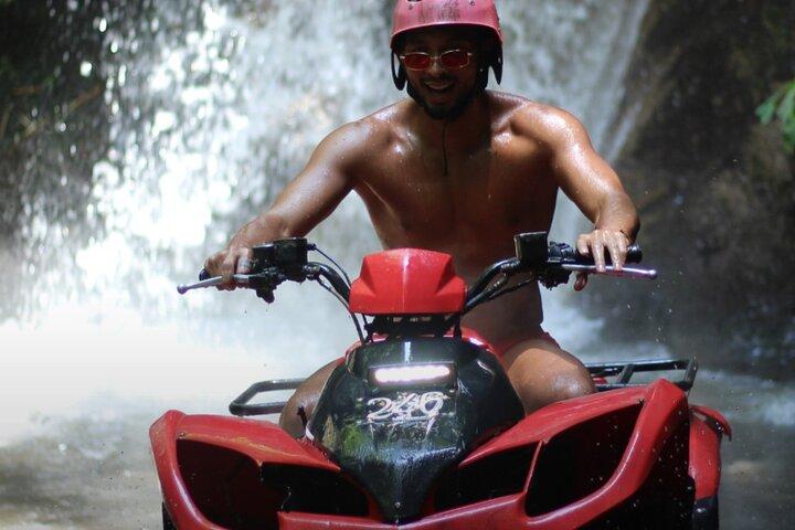 Ultimative Ubud ATV Experience Wasserfall Dschungel Trails und Tunnel