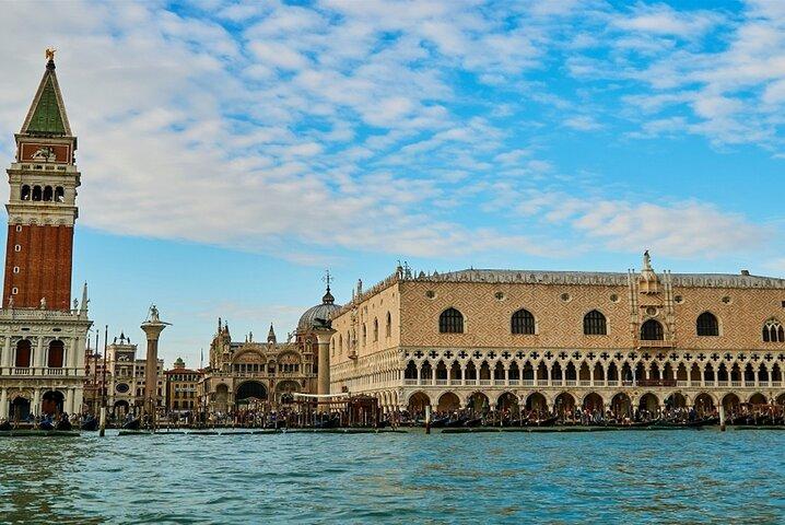Doge's Palace skip the line with a guide architect