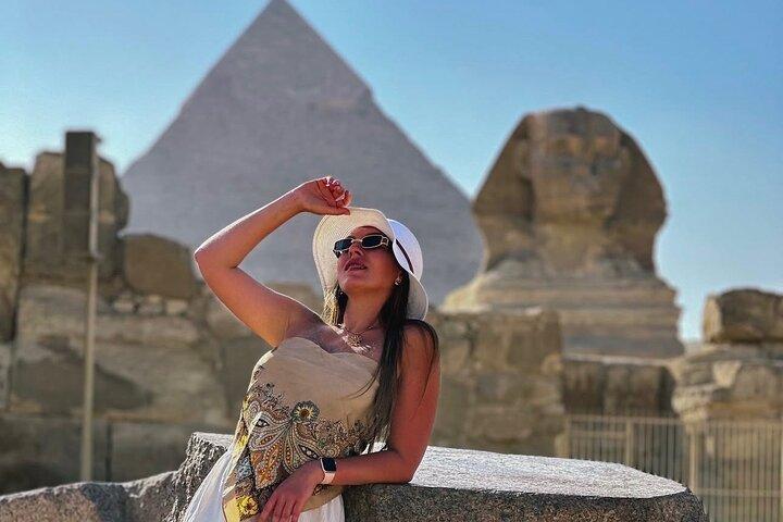Private Tour to Pyramids with Professional Photographer
