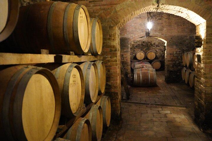 It's Wine Time! 2 wineries & farm-to-table lunch—max 8 pp