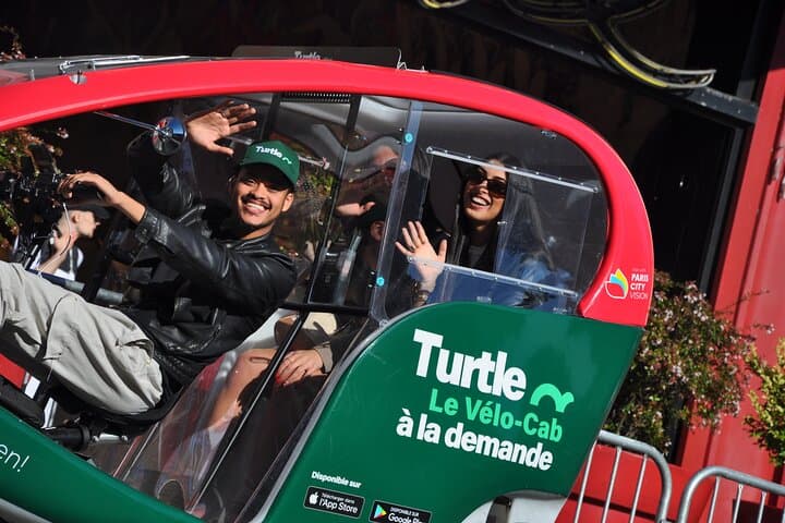 Paris Private Sightseeing Guided Tour by Electric Rickshaw