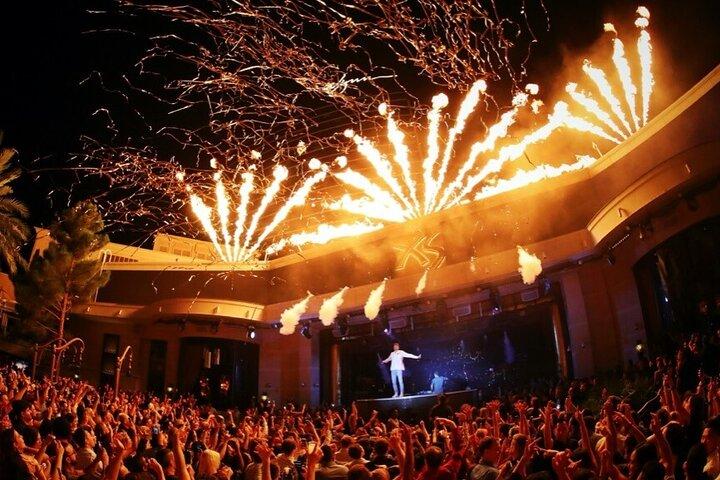 Vegas Nightclub Crawl mit Partybus mit Fast Pass Entry