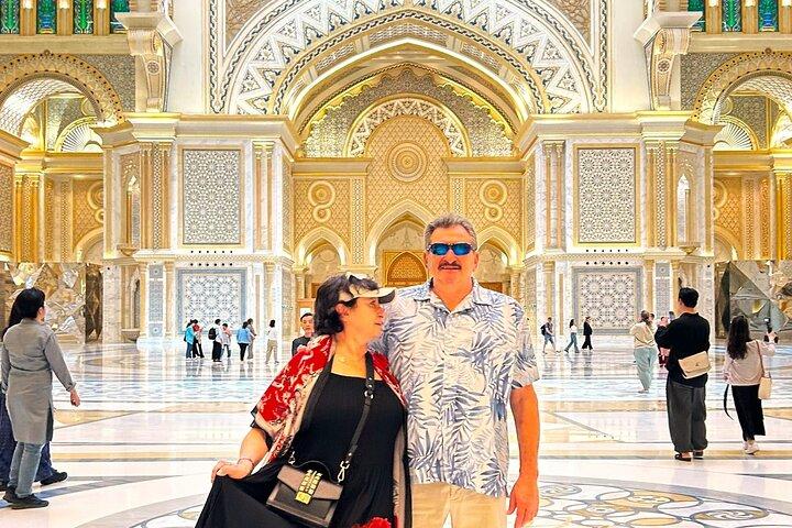 Excursion d'une journée à Abu Dhabi avec entrée au Qasr Al Watan