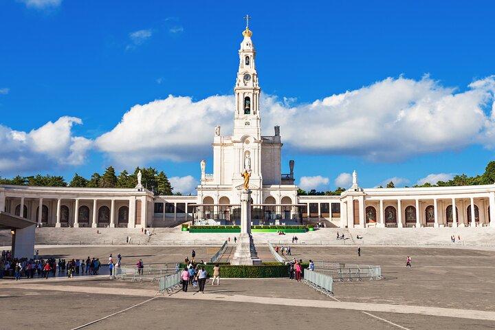 Fátima, Batalha, Nazaré and Óbidos Day Tour from Lisbon